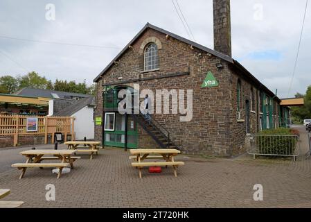 L'ancien hangar de marchandises à Okehampton Station, Devon, maintenant converti en auberge de jeunesse YHA, septembre 2023 Banque D'Images