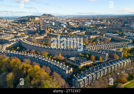 Vue aérienne en automne des rues et des logements dans le West End d'Édimbourg, Écosse, Royaume-Uni Banque D'Images