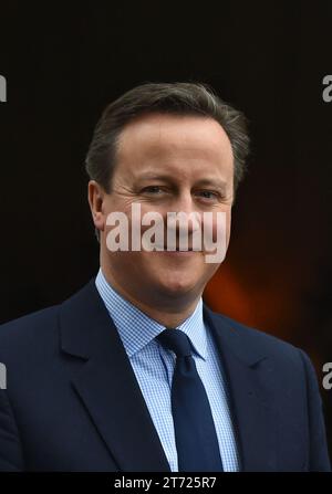 La photo du dossier datée du 3 mars 2016 montre le Premier ministre britannique David Cameron pose pour une photo de famille dans les jardins de la Préfecture de somme à la suite du 34e Sommet franco-britannique à Amiens, dans le nord de la France. L'ancien dirigeant britannique David Cameron a été nommé nouveau ministre des Affaires étrangères du pays lundi, lors d'une nomination surprise faite par le Premier ministre Rishi Sunak alors qu'il remaniait son équipe de haut niveau. David Cameron, 57 ans, a été Premier ministre britannique de 2010 à 2016, démissionnant après le résultat du référendum sur le Brexit, lorsque la Grande-Bretagne a voté pour quitter l'Union européenne. Photo de Christian Liewig/ABA Banque D'Images