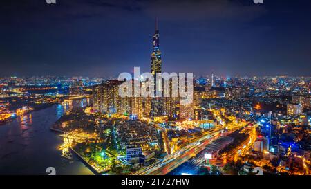 Vue aérienne de Ho chi minh ville ou Saigon ville la nuit au Vietnam. Banque D'Images