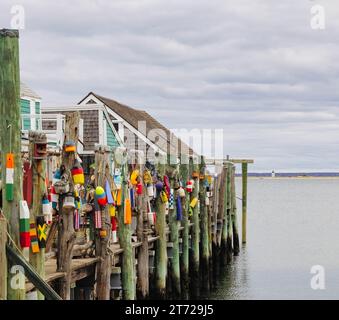 Une vue panoramique d'une jetée en bois sur la mer dans la jetée à Provincetown Banque D'Images