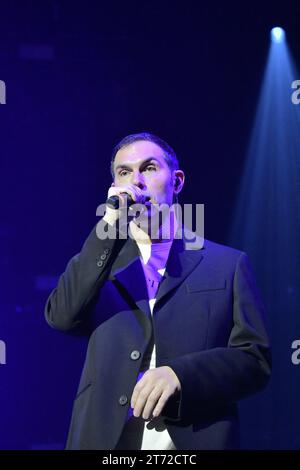 Thomas de Gasperi du duo italien Zero Assoluto sur scène du Palazzo dello Sport Banque D'Images