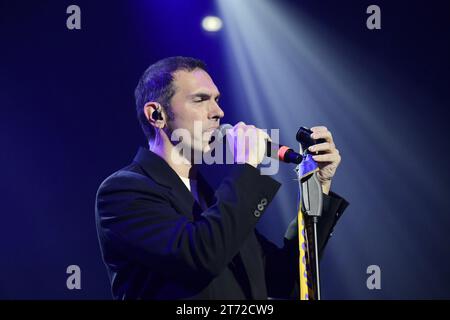 Thomas de Gasperi du duo italien Zero Assoluto sur scène du Palazzo dello Sport Banque D'Images