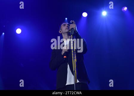 Roma, Italie. 12 novembre 2023. Thomas de Gasperi du duo italien Zero Assoluto sur scène du Palazzo dello Sport Credit : Independent photo Agency/Alamy Live News Banque D'Images