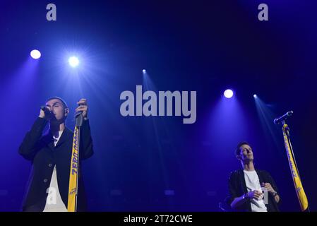 Roma, Italie. 12 novembre 2023. Thomas de Gasperi et Matteo Maffucci du duo italien Zero Assoluto sur scène du Palazzo dello Sport Credit : Independent photo Agency/Alamy Live News Banque D'Images