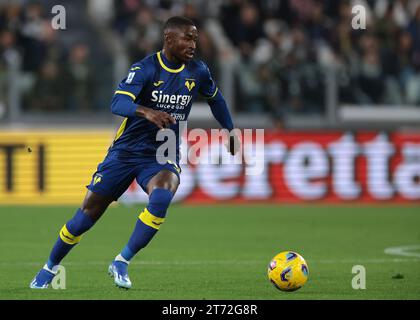 Turin, Italie. 28 octobre 2023. Martin Hongla de Hellas Verona lors du match de Serie A au stade Allianz, Turin. Le crédit photo devrait se lire : Jonathan Moscrop/Sportimage crédit : Sportimage Ltd/Alamy Live News Banque D'Images