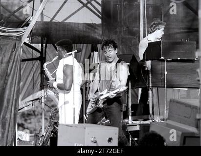 Bruce Springsteen et le E-Streetband se produisant au château de Slane en Irlande. 01-06-1985. vvbvanbree fotografie Banque D'Images