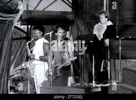 Bruce Springsteen et le E-Streetband se produisant au château de Slane en Irlande. 01-06-1985. vvbvanbree fotografie Banque D'Images