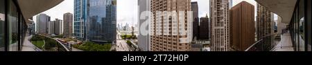 Vue panoramique depuis le balcon d'une chambre d'hôtel Radisson Blu Aqua, Chicago, États-Unis Banque D'Images