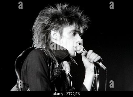 Einsturzende Neubauten en concert à de Doelen à Rotterdam Hollend pendant le festval PandoraÕs Music Box Blixa Bargeld Performing.11-09-1985. vvbvan Banque D'Images