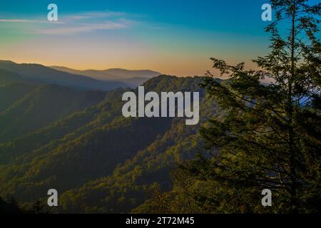 Lever de soleil dans les Smokey Mountains. Banque D'Images