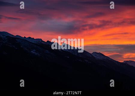 Lever de soleil sur les alpes suisses Banque D'Images