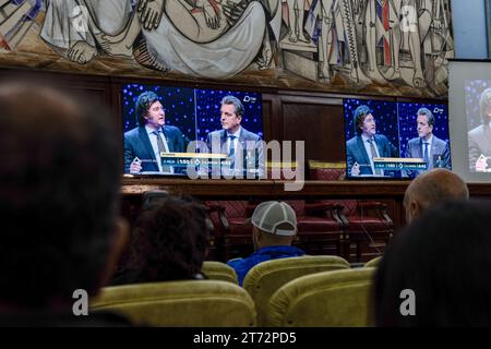 Buenos Aires, Argentine, Argentine. 12 novembre 2023. Argentine, Buenos Aires, 2023-11-12. Les journalistes assistent au débat présidentiel dans l'aula magna de la Faculté de droit de l'Université de Buenos Aires. Photo de Sebastian Hipperdinger/Faro collective/Sipa USA crédit : SIPA USA/Alamy Live News Banque D'Images