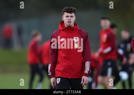 Cardiff, Royaume-Uni. 13 novembre 2023. NECO Williams du pays de Galles lors de l'entraînement de l'équipe de football du pays de Galles à Hensol, Vale of Glamorgan dans le sud du pays de Galles le lundi 13 novembre 2023. L'équipe s'entraîne avant les matchs de qualification de l'UEFA Euro 2024 contre l'Arménie et la Turquie ce mois-ci. photo par Andrew Orchard/Andrew Orchard photographie sportive/Alamy Live News crédit : Andrew Orchard photographie sportive/Alamy Live News Banque D'Images