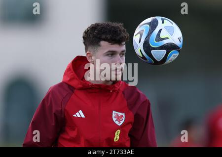 Cardiff, Royaume-Uni. 13 novembre 2023. NECO Williams du pays de Galles lors de l'entraînement de l'équipe de football du pays de Galles à Hensol, Vale of Glamorgan dans le sud du pays de Galles le lundi 13 novembre 2023. L'équipe s'entraîne avant les matchs de qualification de l'UEFA Euro 2024 contre l'Arménie et la Turquie ce mois-ci. photo par Andrew Orchard/Andrew Orchard photographie sportive/Alamy Live News crédit : Andrew Orchard photographie sportive/Alamy Live News Banque D'Images
