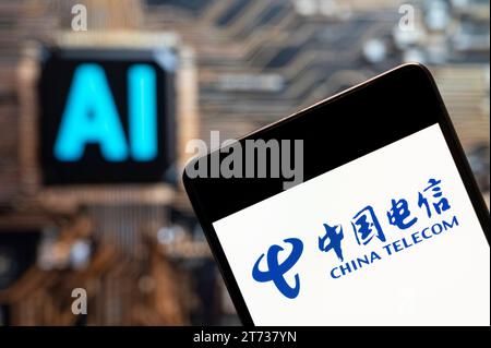 Chine. 3 novembre 2023. Dans cette illustration photo, le logo de la société de télécommunications chinoise China Telecom, appartenant à l'État, est affiché sur un smartphone avec une puce d'intelligence artificielle (IA) et un symbole en arrière-plan. (Image de crédit : © Budrul Chukrut/SOPA Images via ZUMA Press Wire) USAGE ÉDITORIAL UNIQUEMENT! Non destiné à UN USAGE commercial ! Banque D'Images