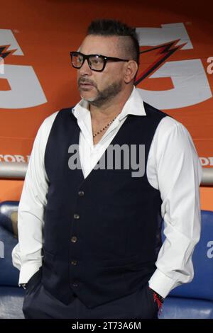 Mexico, Mexique. 12 novembre 2023. 11 novembre 2023, Mexico, Mexique : Antonio Mohamed, nouvel entraîneur-chef des Pumas de la UNAM, est vu lors du match Pumas vs Chivas de Guadalajara du Tournoi Apertura 2023 de la MX League, au Stade Olympique universitaire. Le 11 novembre 2023 à Mexico, Mexique. (Photo Ismael Rosas/Eyepix Group/Sipa USA) crédit : SIPA USA/Alamy Live News Banque D'Images