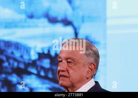 Mexico, Mexique. 08 novembre 2023. 8 novembre 2023, Mexico, Mexique : le président du Mexique, Andres Manuel Lopez Obrador, prend la parole lors de la conférence d'information quotidienne devant les médias au Palais national. Le 8 novembre 2023 à Mexico, Mexique. (Photo Carlos Santiago/Eyepix Group/Sipa USA) crédit : SIPA USA/Alamy Live News Banque D'Images