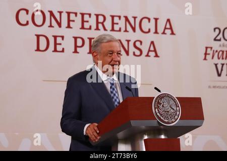 Mexico, Mexique. 08 novembre 2023. 8 novembre 2023, Mexico, Mexique : le président du Mexique, Andres Manuel Lopez Obrador, prend la parole lors de la conférence d'information quotidienne devant les médias au Palais national. Le 8 novembre 2023 à Mexico, Mexique. (Photo Carlos Santiago/Eyepix Group/Sipa USA) crédit : SIPA USA/Alamy Live News Banque D'Images