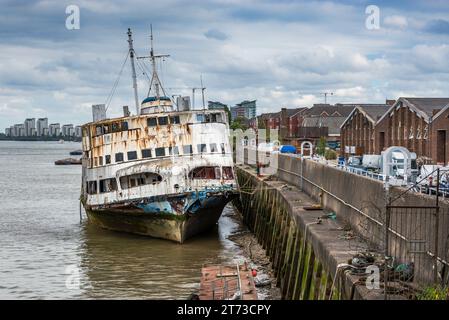 Le ferry de Mersey, 'Royal Iris' a été installé sur la Tamise, à Londres. Banque D'Images