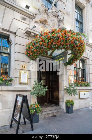 Entrée à Browns Covent Garden, une brasserie et bar britannique ouverte toute la journée sur St Martin's Lane, Covent Garden, Londres, Angleterre, Royaume-Uni Banque D'Images