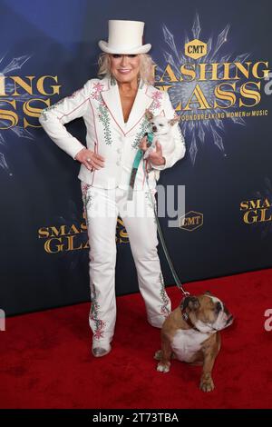 Nashville, États-Unis. 13 novembre 2022. Tanya Tucker arrive à l'enregistrement de Smashing Glass de CMT qui s'est tenu au Fisher Center de l'Université Belmont le 26 octobre 2023 à Nashville, TN. © Curtis Hilbun/AFF-USA.COM crédit : AFF/Alamy Live News Banque D'Images