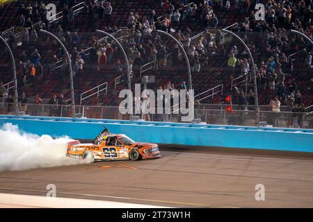 Avondale, AZ, États-Unis. 3 novembre 2023. Ben Rhodes (99), pilote de NASCAR Craftsman Truck Series célèbre sa victoire pour le Craftsman 150 au Phoniex Raceway à Avondale AZ. (Image de crédit : © Logan T Arce Grindstone Media GR/ASP) USAGE ÉDITORIAL SEULEMENT! Non destiné à UN USAGE commercial ! Banque D'Images