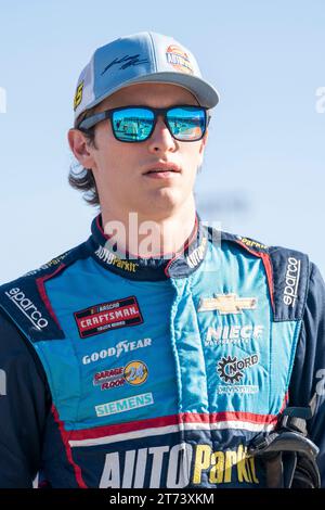 Avondale, AZ, États-Unis. 3 novembre 2023. Le pilote NASCAR Craftsman Truck Series Lawless Allan (45 ans) attend de se qualifier pour le Craftsman 150 au Phoniex Raceway à Avondale AZ. (Image de crédit : © Logan T Arce Grindstone Media GR/ASP) USAGE ÉDITORIAL SEULEMENT! Non destiné à UN USAGE commercial ! Banque D'Images