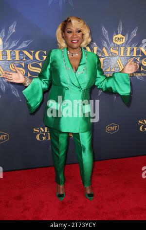 Nashville, États-Unis. 13 novembre 2023. Patti LaBelle arrivant à l'enregistrement de Smashing Glass de CMT qui s'est tenu au Fisher Center de l'Université Belmont le 26 octobre 2023 à Nashville, TN. © Curtis Hilbun/AFF-USA.COM crédit : AFF/Alamy Live News Banque D'Images