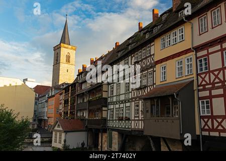 Vue sur le pont des marchands à Erfurt en automne Banque D'Images