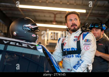 Avondale, AZ, États-Unis. 3 novembre 2023. Le pilote de la NASCAR Cup Series JJ Yeley (15) s'entraîne pour le championnat de la NASCAR Cup Series au Phoniex Raceway à Avondale AZ. (Image de crédit : © Logan T Arce Grindstone Media GR/ASP) USAGE ÉDITORIAL SEULEMENT! Non destiné à UN USAGE commercial ! Banque D'Images