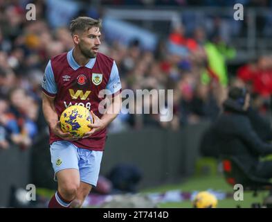 Charlie Taylor en action Burnley v Crystal Palace dans la première ligue au Turf Moor Stadium 4 Nov 2023 Banque D'Images