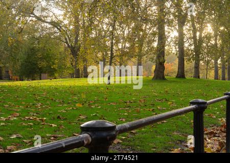 St James's Royal Park est un parc urbain de 23 hectares situé dans la Cité de Westminster, au centre de Londres Banque D'Images