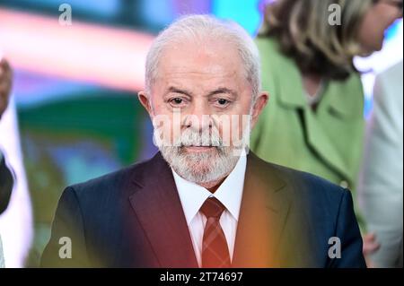 Brasilia, Brésil. 13 novembre 2023. Photo, Président Lula. Ce lundi (13), le Président Luiz Inácio Lula da Silva participe au Palais Planalto à la cérémonie de sanction du projet de loi n° 5384/2020, qui actualise la loi sur les quotas. (Photo : ton Molina/Fotoarena) crédit : Foto Arena LTDA/Alamy Live News Banque D'Images