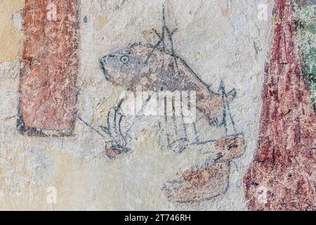 Détails d'un navire et de poissons dans une peinture murale du XIVe siècle de Saint Christophe dans l'église du XIIe siècle de Sainte Marie-Madeleine à Baunton, Glos. ROYAUME-UNI Banque D'Images