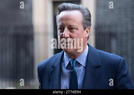 Londres, Royaume-Uni. 13 novembre 2023. David Cameron est vu devant le 10 Downing Street à Londres, en Grande-Bretagne, le 13 novembre 2023. L'ancien Premier ministre britannique David Cameron a été nommé au poste de nouveau ministre britannique des Affaires étrangères lundi au cours du remaniement ministériel du Premier ministre Rishi Sunak. Crédit : Xinhua/Alamy Live News Banque D'Images