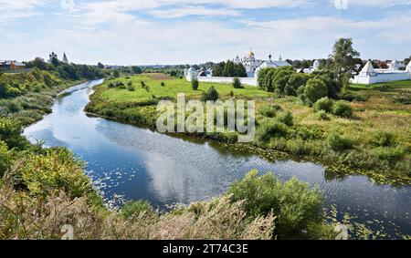 Paysage Saint couvent d'intercession de la ville de Souzdal, Russie Banque D'Images