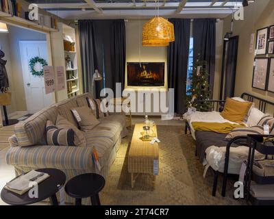 Showroom IKEA avec des meubles modernes dans le magasin Ikea à Stoughton, Massachusetts ma, États-Unis. Banque D'Images