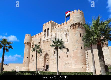 Citadelle de Qaitbay (fort du 15e siècle), Alexandrie, Égypte, Afrique du Nord. Célèbre monument fort de Qaitbay (Bey Citadelle), forteresse défensive située sur Banque D'Images
