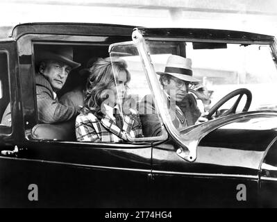 George C. Scott, Joanna Cassidy, Bob Balaban, sur le plateau du film, 'The Bank Shot', United Artists, 1974 Banque D'Images