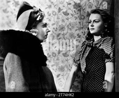 Hermione Baddeley, Carol Marsh, sur le plateau du film britannique Brighton Rock, sorti aux États-Unis sous le titre Young Scarface, Pathe Pictures, 1948 Banque D'Images