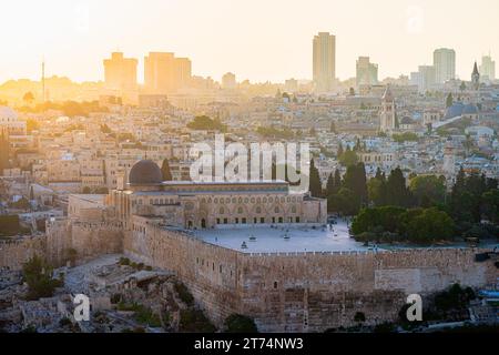 Vue panoramique sur la vieille ville de Jérusalem, capitale d'Israël avec la mosquée al-Aqsa et le Mont du Temple Banque D'Images