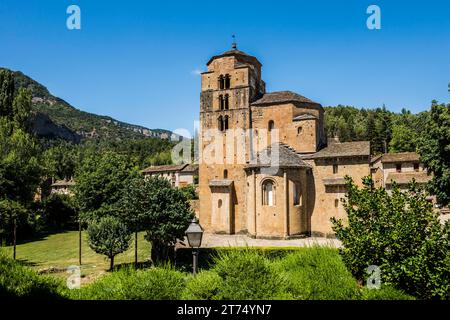 Église dans les montagnes, Iglesia de Santa Maria de Santa Cruz de la Seros, Santa Cruz de la Seros, chemin de St James, Jaca, Huesca, Aragon Banque D'Images