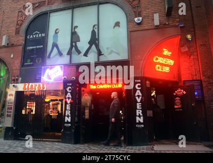 Liverpool, Angleterre, Grande-Bretagne. 1 octobre 2023. 20231001 : vue de l'entrée du Cavern Club sur Mathew Street à Liverpool, Angleterre. Les Beatles jouent au Cavern Club entre 1961 et 1963. La salle de musique originale a fermé en mai 1973, mais a rouvert au milieu des années 1980, après une rénovation du club sur la plupart de son ancien site. Après une nouvelle fermeture en 1989, de nouveaux propriétaires ont pris possession de l'emplacement historique et ont rouvert le club actuel en 1991. (Image de crédit : © Chuck Myers/ZUMA Press Wire) USAGE ÉDITORIAL SEULEMENT! Non destiné à UN USAGE commercial ! Banque D'Images