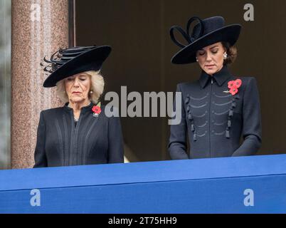 Londres, Angleterre. ROYAUME-UNI. 12 novembre 2023. La reine Camilla et Catherine, princesse de Galles, assistent au service national du souvenir au cénotaphe. C Banque D'Images