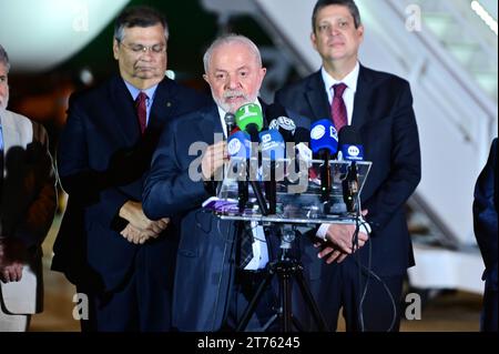 Brasilia, Brésil. 13 novembre 2023. Brasília, DF - 13.11.2023 : LULA RECEBE BRASILEIROS REPATRIADOS GAZA - ce mardi (13) le Président Lula reçoit des Brésiliens rapatriés de la bande de Gaza en Palestine. (Photo : ton Molina/Fotoarena) crédit : Foto Arena LTDA/Alamy Live News Banque D'Images