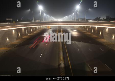 Dhaka Bangladesh 16 octobre2023,l'une des voies express les plus belles et attrayantes d'Asie du Sud-est a été construite à l'est de la capitale Banque D'Images