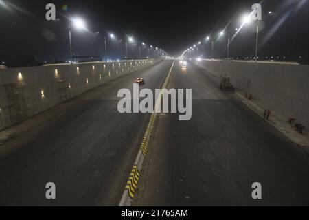 Dhaka Bangladesh 16 octobre2023,l'une des voies express les plus belles et attrayantes d'Asie du Sud-est a été construite à l'est de la capitale Banque D'Images