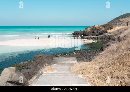 Hamdeok Beach et Seoubong pic sur l'île de Jeju, Corée Banque D'Images