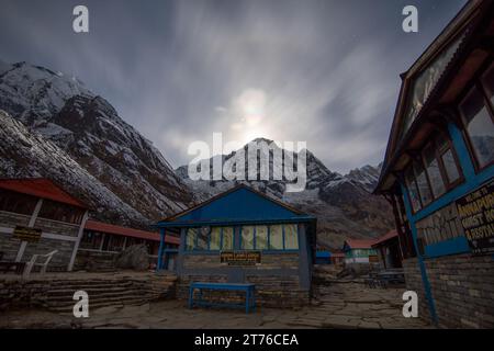 Annapurna Sud, Annapurna I et Baraha Shikhar Peak, Népal. Banque D'Images